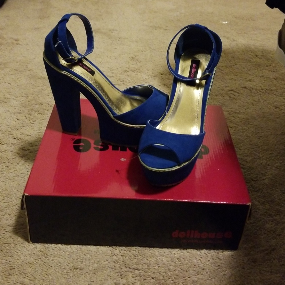 Dollhouse Prevail Ankle Strap Peep Toe Platform He